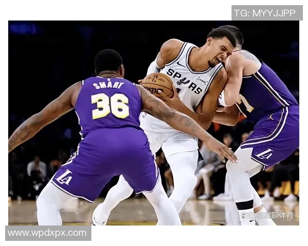 2009年湖人与老鹰的精彩对决回顾与赛季亮点分析